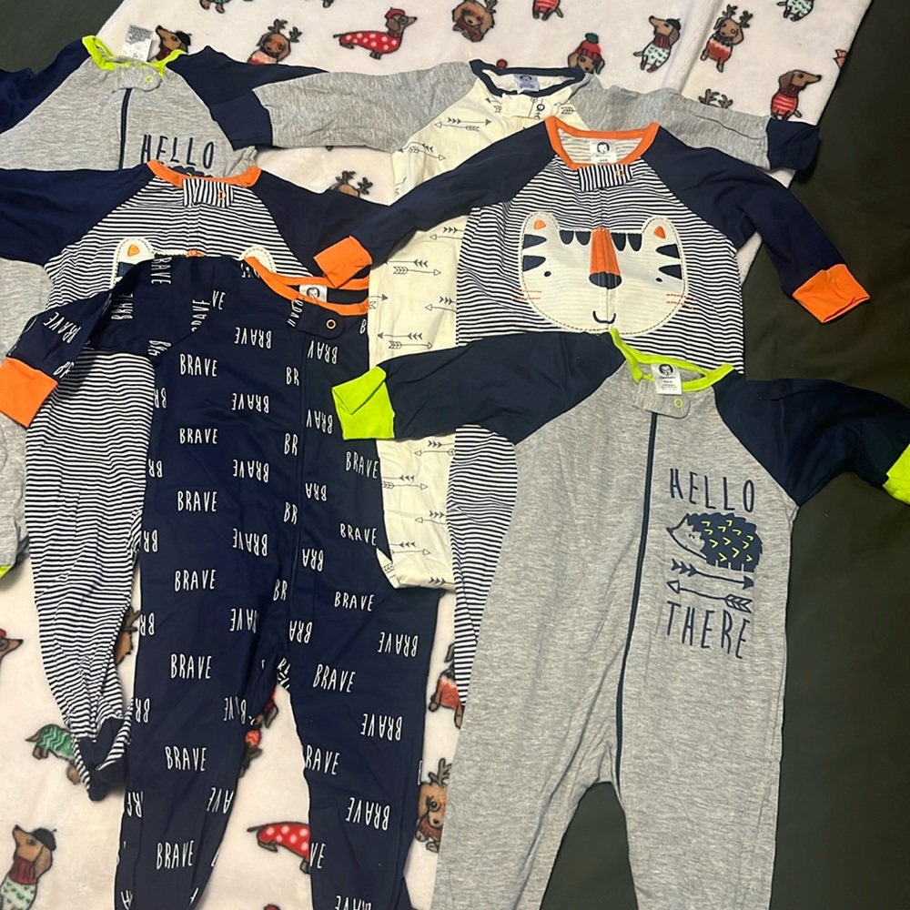 Gerber sleep and play 6-9 month old NWOT